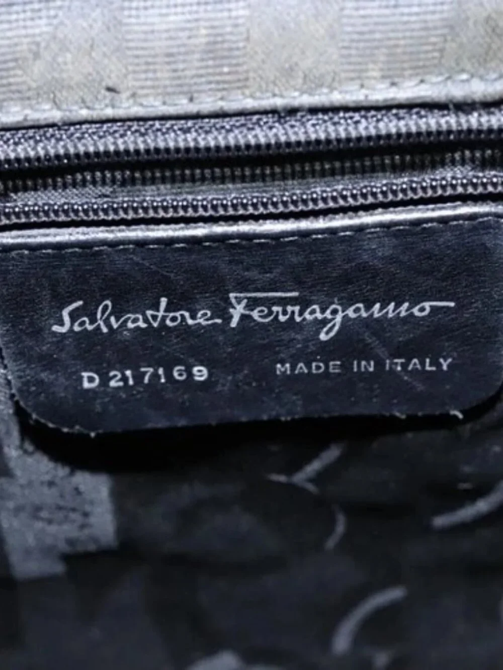 Salvatore Ferragamo Shoulder Bag Patent leather Black Auth bs21286
